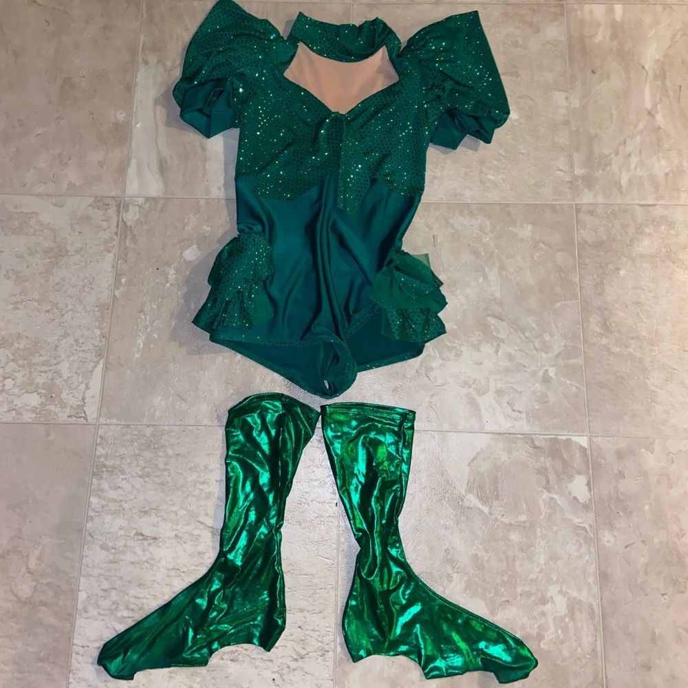Dance costume size: MC (7-10)